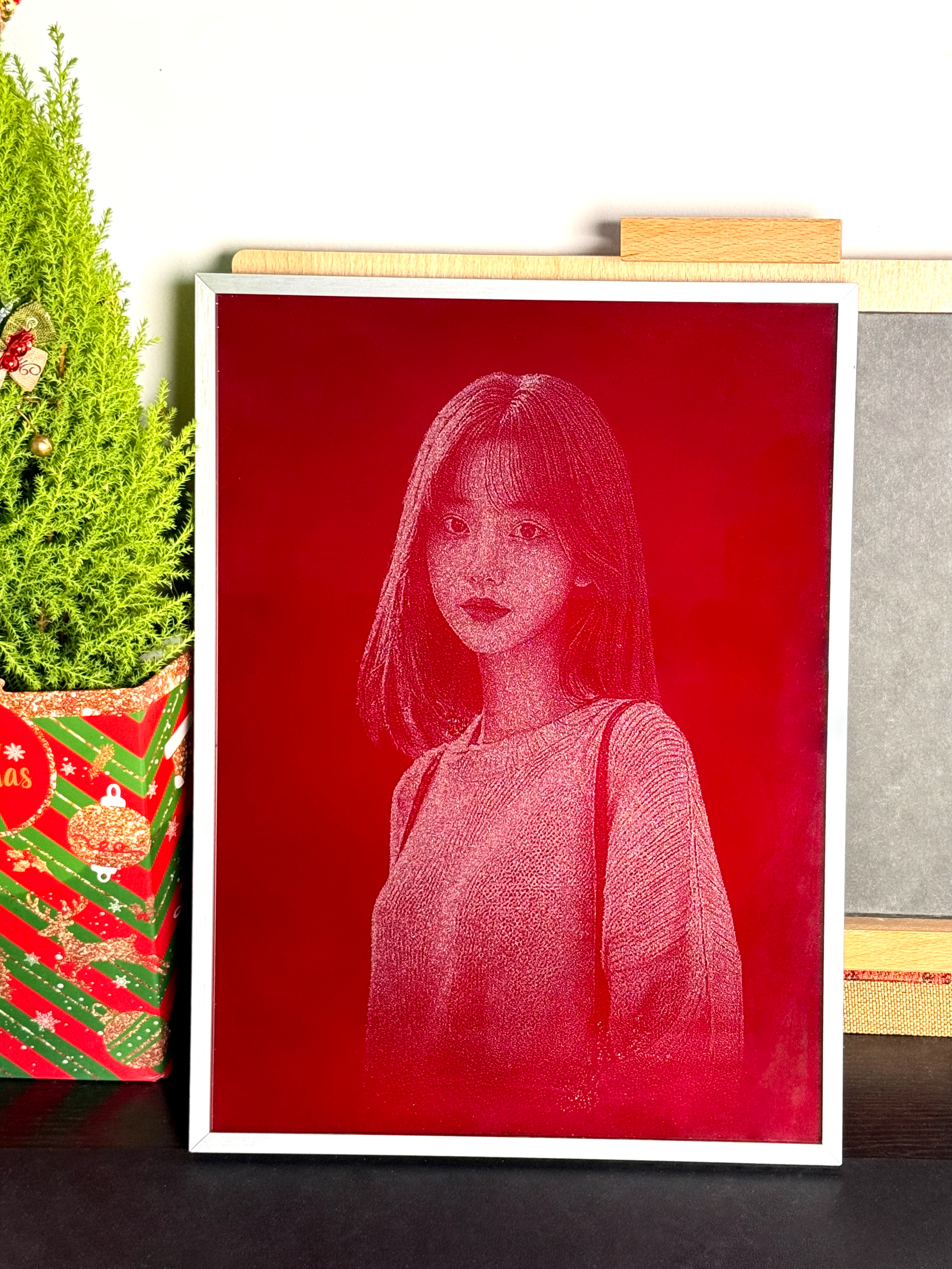 Exclusive Custom! Crimson Glass Dot-Art Portrait – Bold Hues, Dazzling Detail, Eye-Catching Glow!